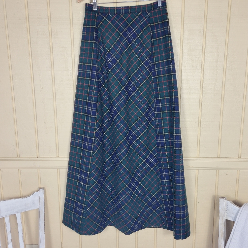 VTG I.magnin Plaid high waisted  long skirt size 16  Color:  green/blue